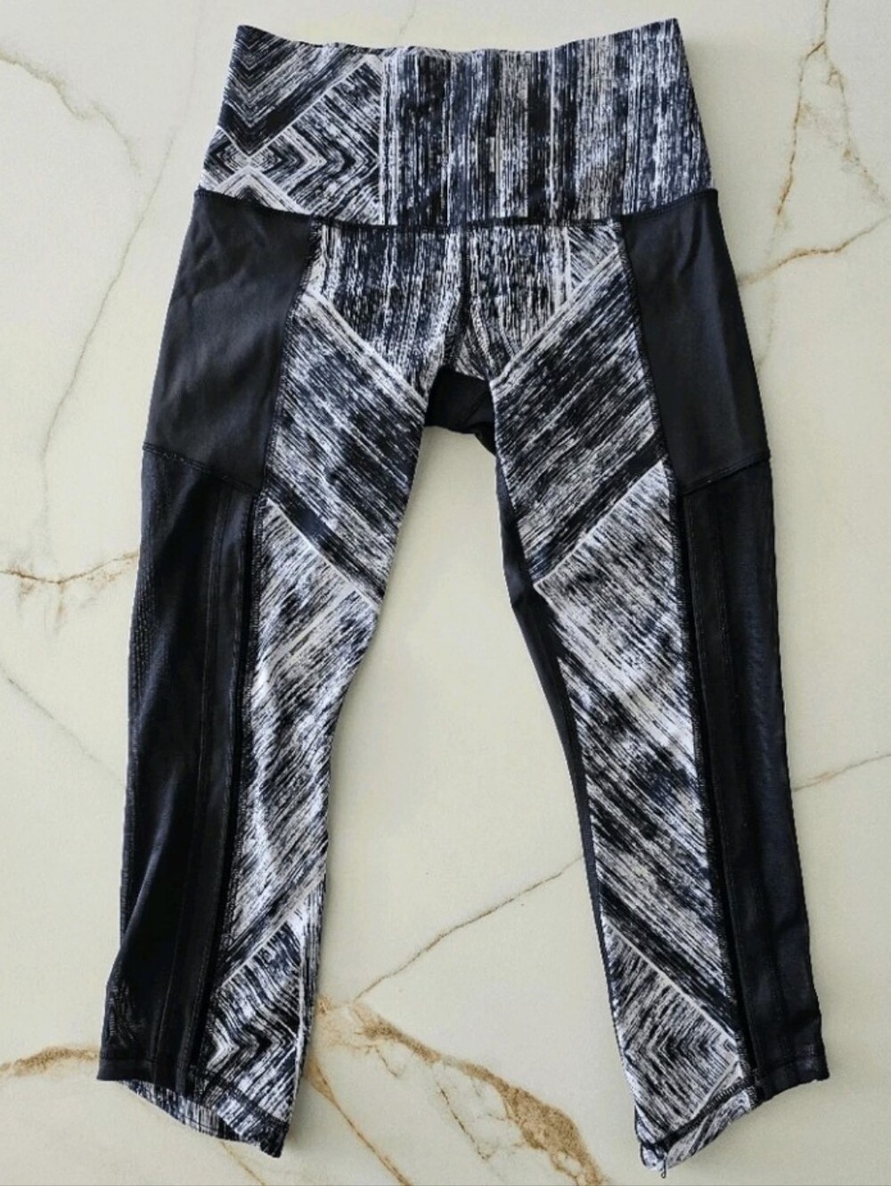 Lululemon Womens Hot To Street Crop Athletic Legging Side Mesh Sz 6